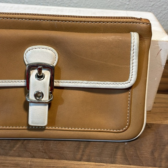 Coach Camel Tan White Trim Leather Classic Neutral Preppy Zip Close Wristlet - Picture 3 of 13